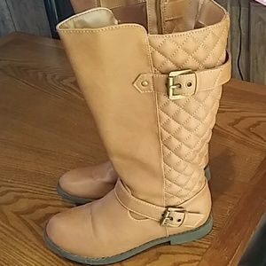 Little girls riding boot